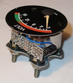 VDO-Voltmeter mit eingebautem Vorverstrker